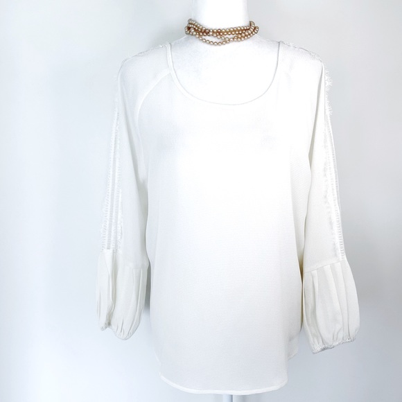 NWT Molly Bracken Off White Woven Top With Lace Sleeves & Puff Pleated Cuffs - Picture 2 of 8